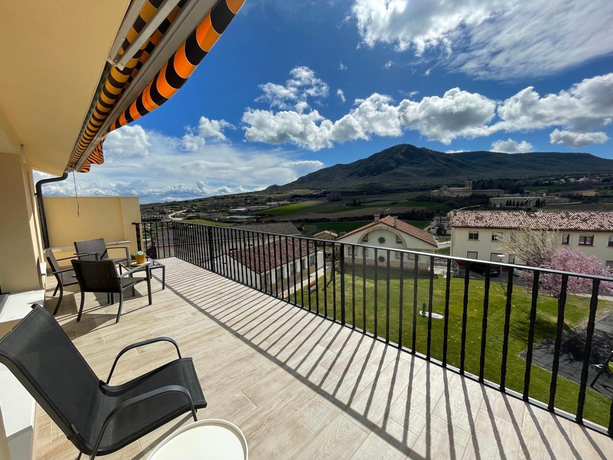 Apartamentos Montejurra Ayegui Екстериор снимка