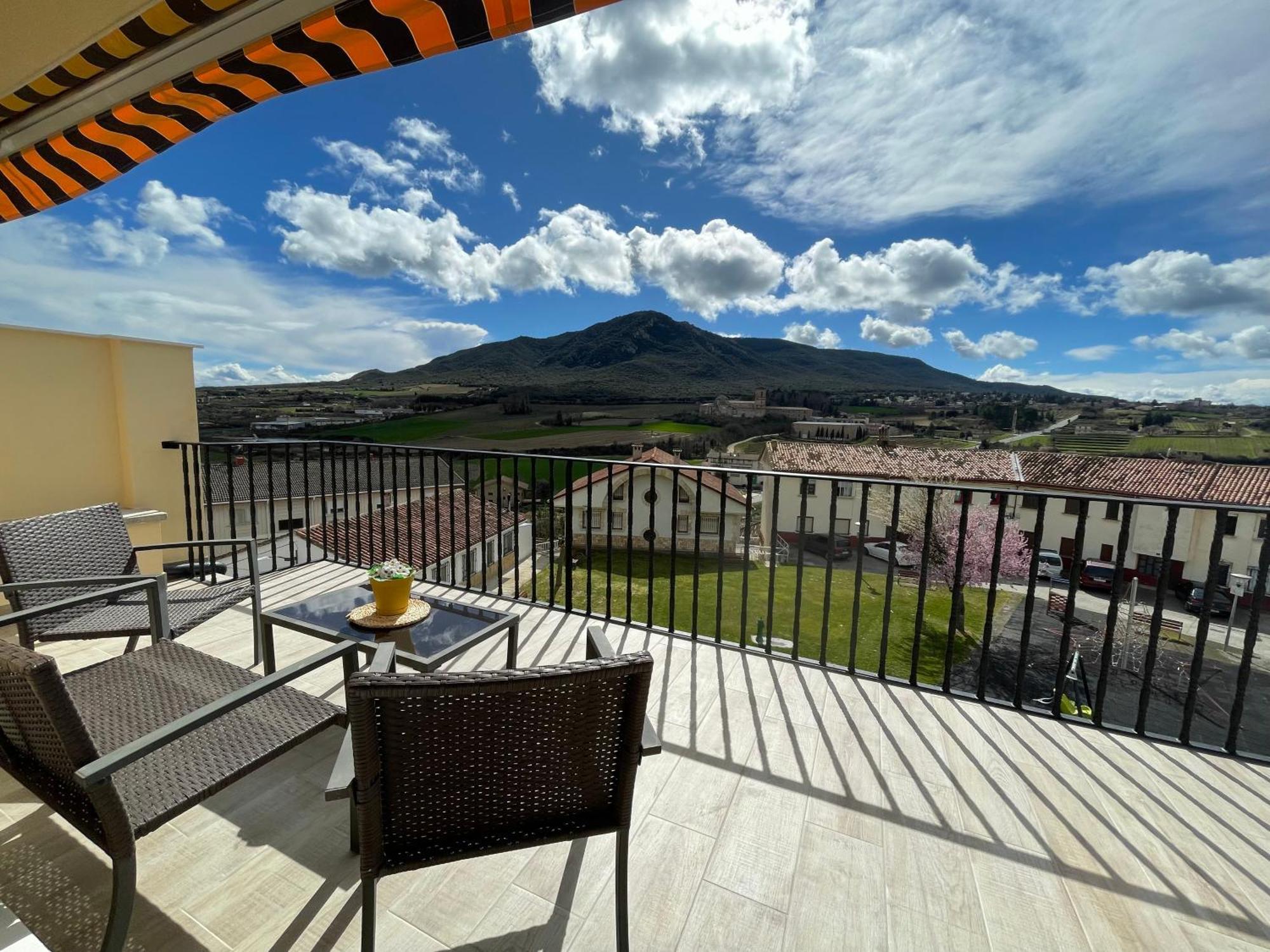 Apartamentos Montejurra Ayegui Екстериор снимка